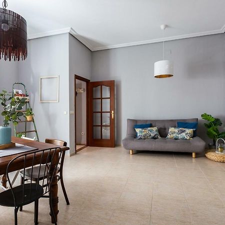 Serva La Bari Shared Apartment Σεβίλλη Εξωτερικό φωτογραφία