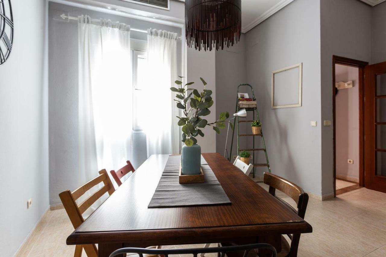 Serva La Bari Shared Apartment Σεβίλλη Εξωτερικό φωτογραφία