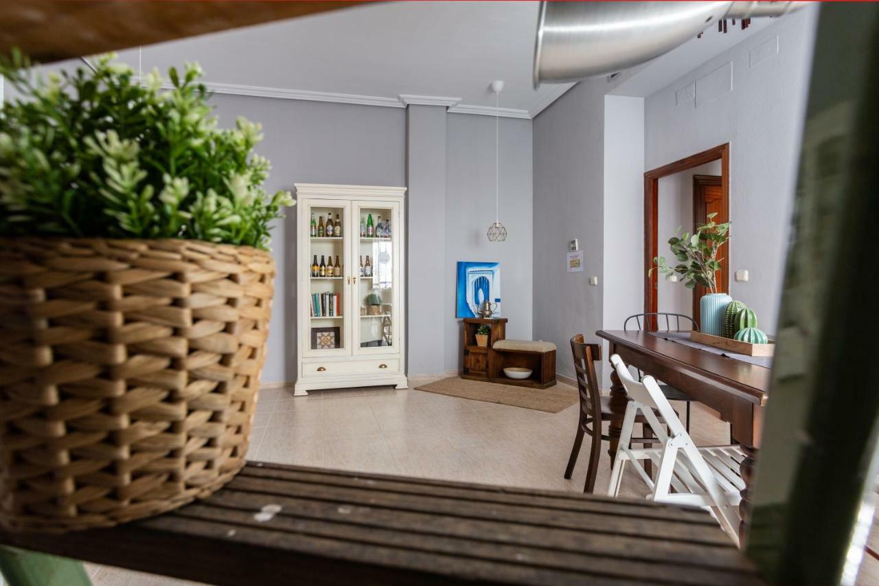 Serva La Bari Shared Apartment Σεβίλλη Εξωτερικό φωτογραφία