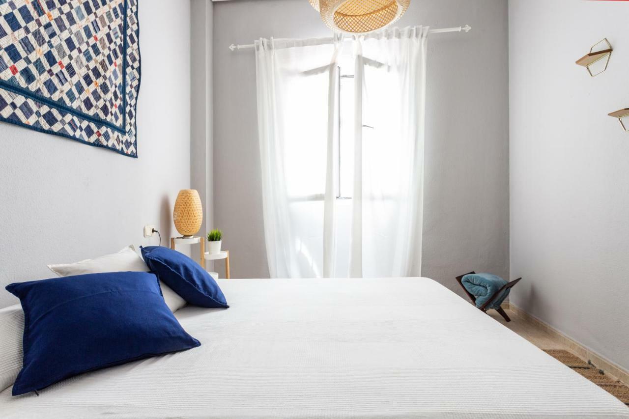Serva La Bari Shared Apartment Σεβίλλη Εξωτερικό φωτογραφία