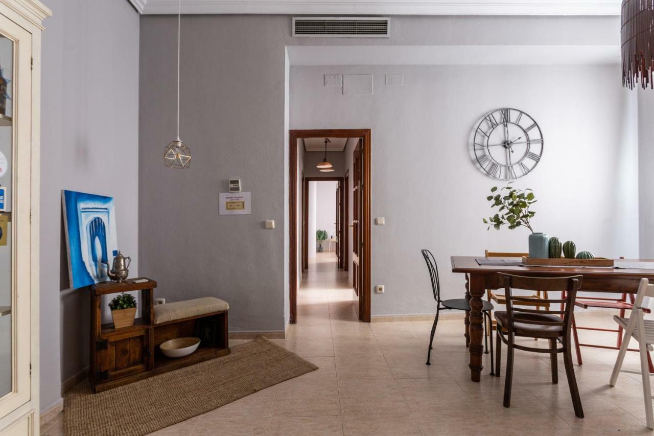 Serva La Bari Shared Apartment Σεβίλλη Εξωτερικό φωτογραφία