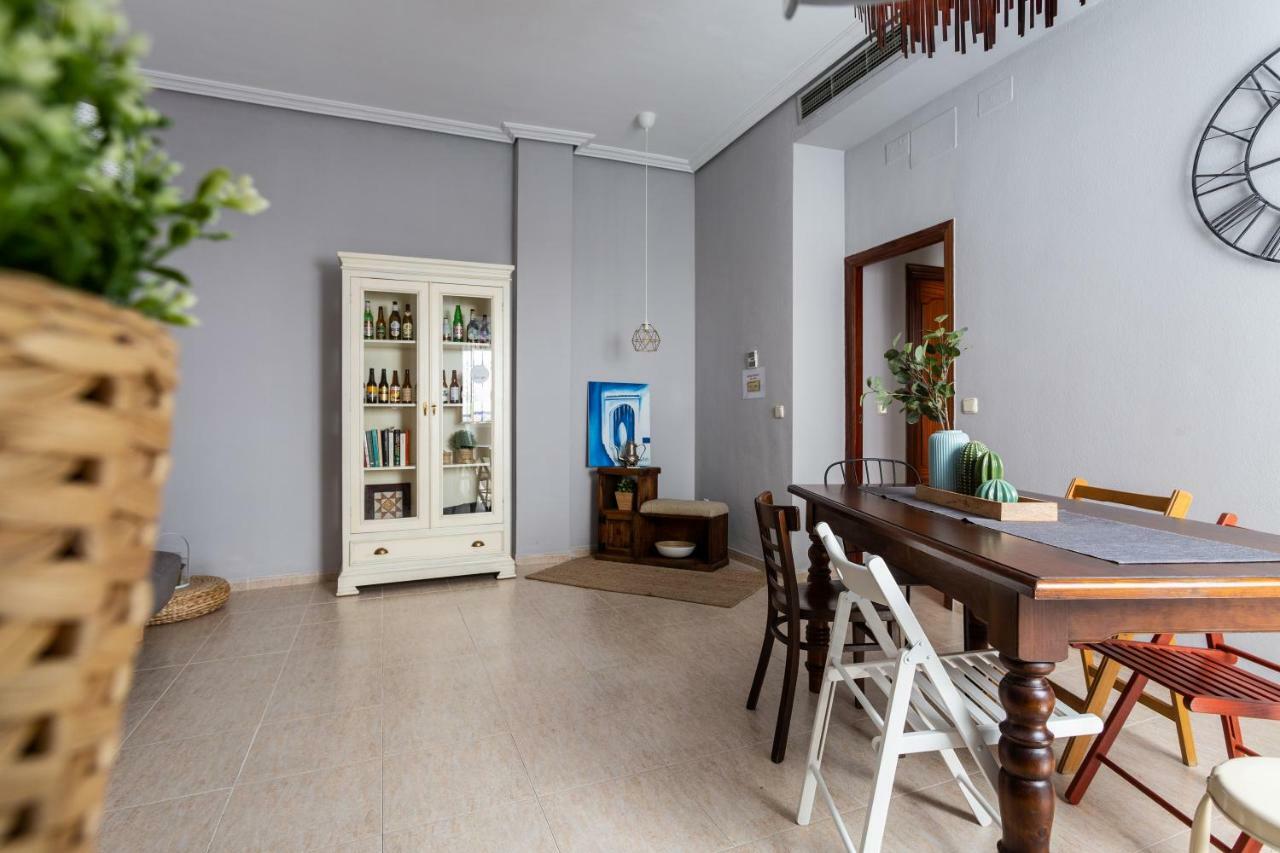 Serva La Bari Shared Apartment Σεβίλλη Εξωτερικό φωτογραφία