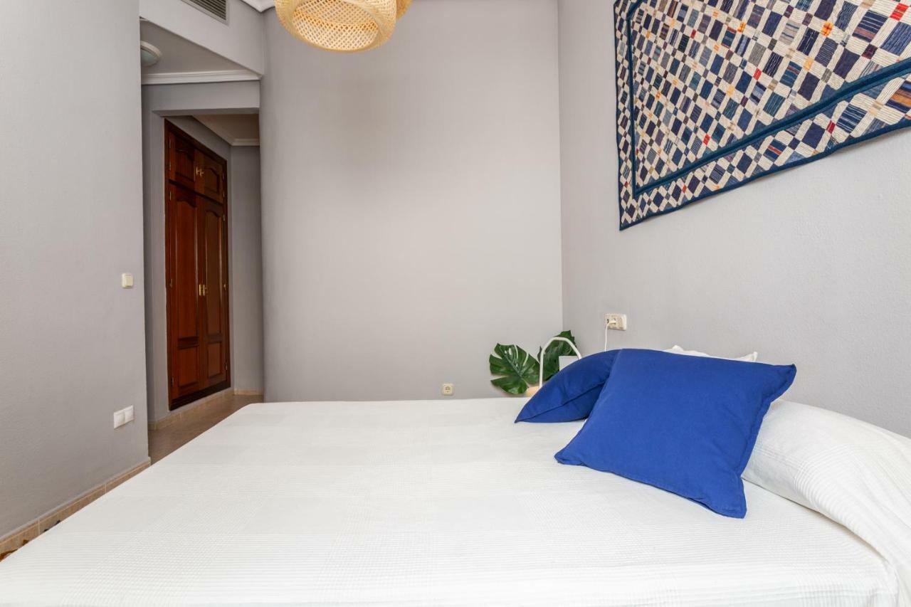 Serva La Bari Shared Apartment Σεβίλλη Εξωτερικό φωτογραφία