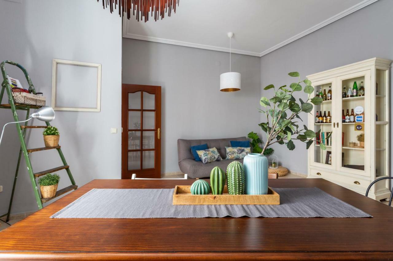 Serva La Bari Shared Apartment Σεβίλλη Εξωτερικό φωτογραφία